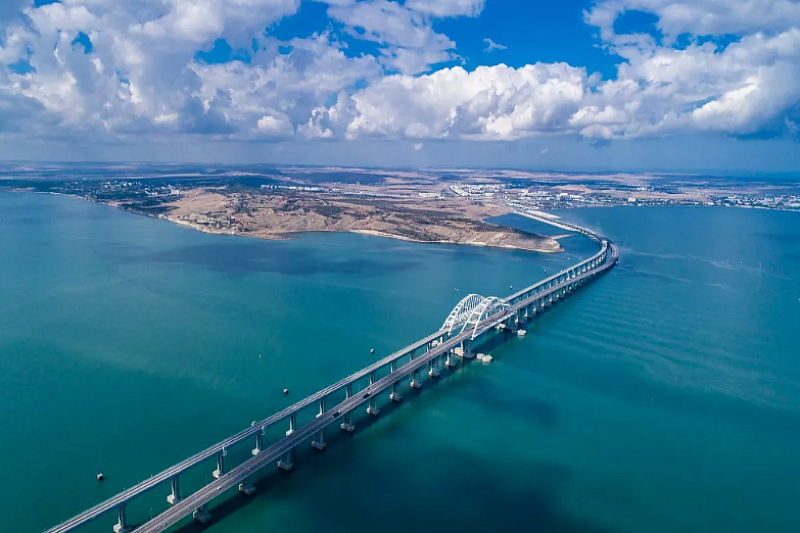 Аксенов: Крымский мост закрыт из-за проводимых в районе учений