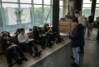 Три, два, один, полетели! ﻿В Краснодаре завершился открытый чемпионат F-123-U по дрон-рейсингу среди школьников