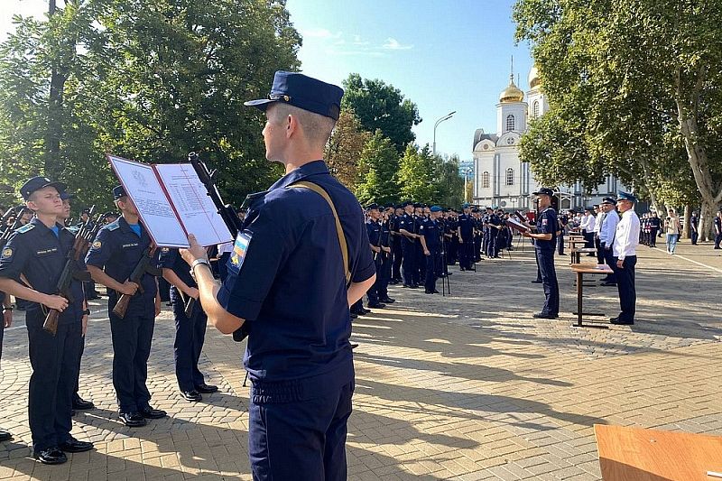 В Краснодаре свыше 300 курсантов военного училища летчиков им А.К. Серова приняли присягу