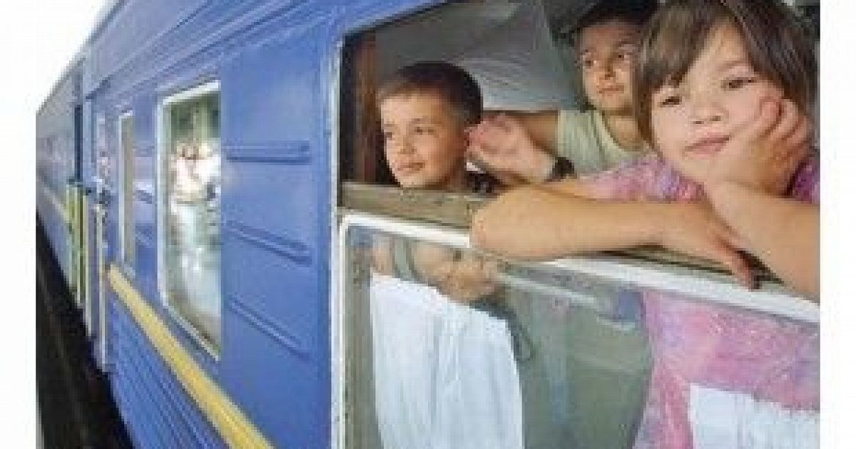 Проезд детей в россию. Поезда для детей. Школьники в поезде. Путешествие с детьми на поезде. Едем на поезде.