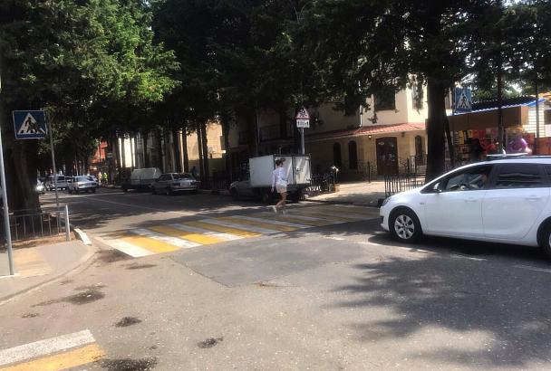 В Сочи водитель иномарки сбил на пешеходном переходе 6-летнего ребенка