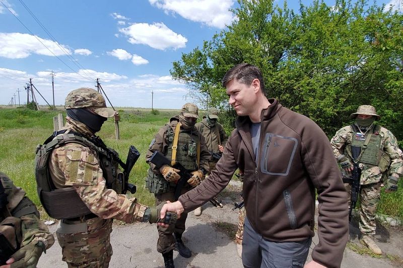 Депутат Госдумы Сергей Алтухов доставил гуманитарную помощь военным в зону спецоперации