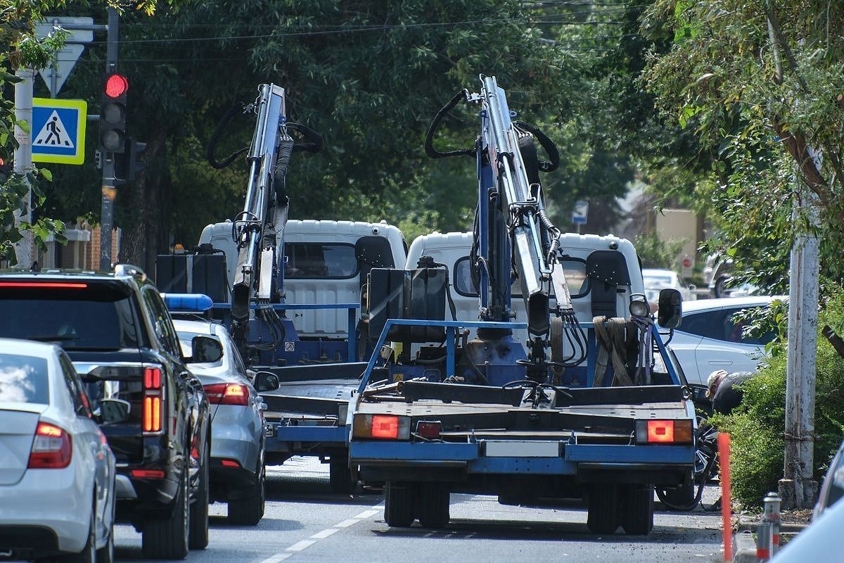 Эвакуаторы за неделю забрали с центральных улиц Краснодара 417 машин