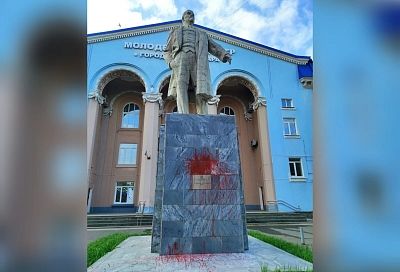 Вандалы осквернили памятник Ленину в Краснодаре