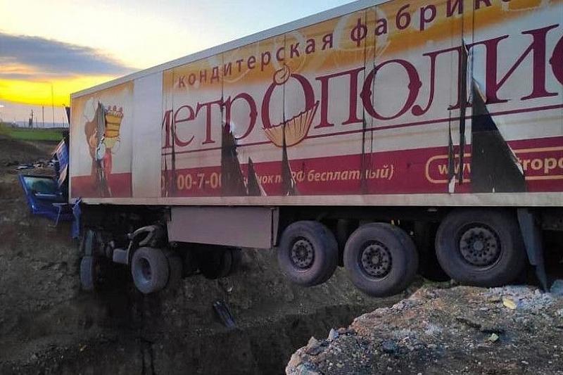Дальнобойщик из Краснодарского края погиб в жестком ДТП в Татарстане