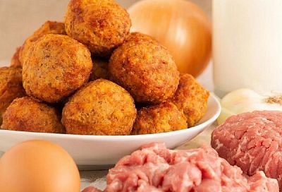 Добавляю в фарш всего один дополнительный продукт и котлеты получаются пышными, словно булочки. Пошаговый рецепт приготовления