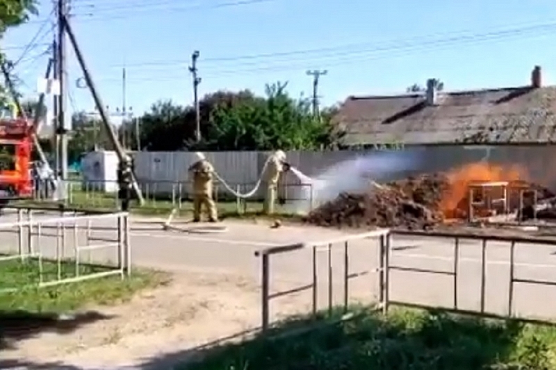 В Краснодарском крае после разгерметизации загорелась газовая труба. Есть пострадавшие