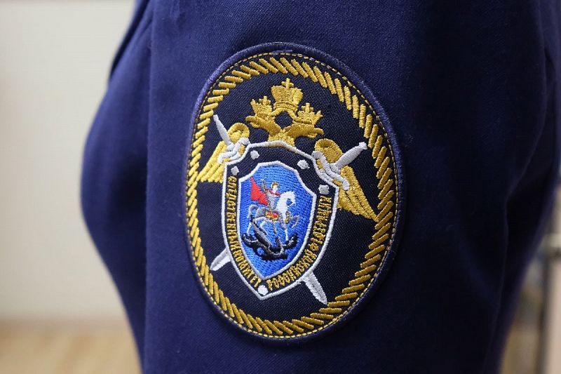 В аэропорту Краснодара полицейские получали взятки от коммерсантов за провоз товаров
