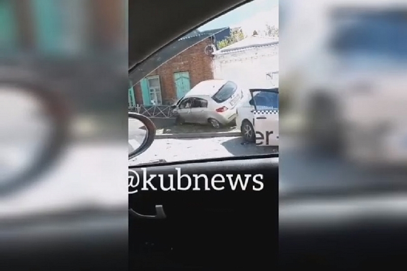 В Краснодаре в ДТП с автомобилем такси Uber пострадала пассажирка