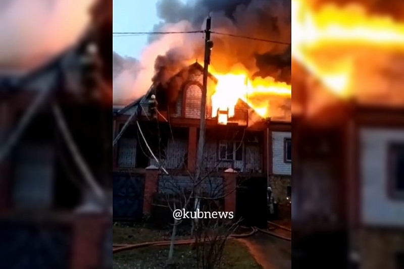 В Краснодарском крае из-за новогодней гирлянды сгорел частный дом
