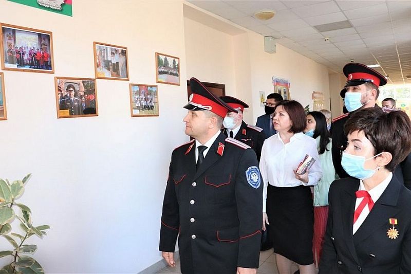 Атаман Кубанского войска посетил казачий кадетский корпус в Тимашевске