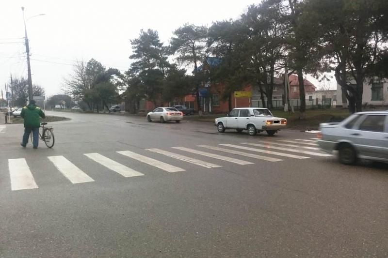 В Краснодарском крае девушка за рулем ВАЗ-2107 сбила ребенка на «зебре»