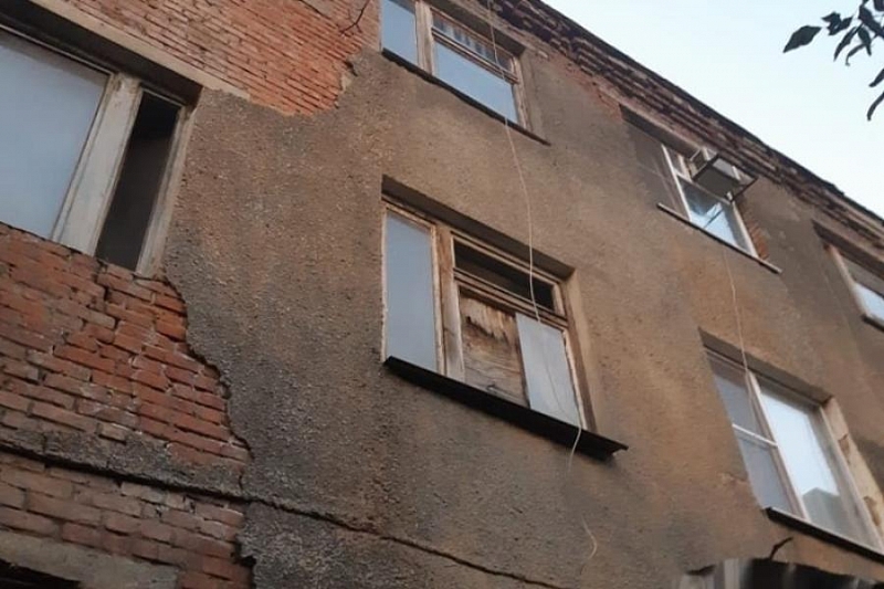 Власти Краснодара рассказали о расселении жильцов аварийных общежитий