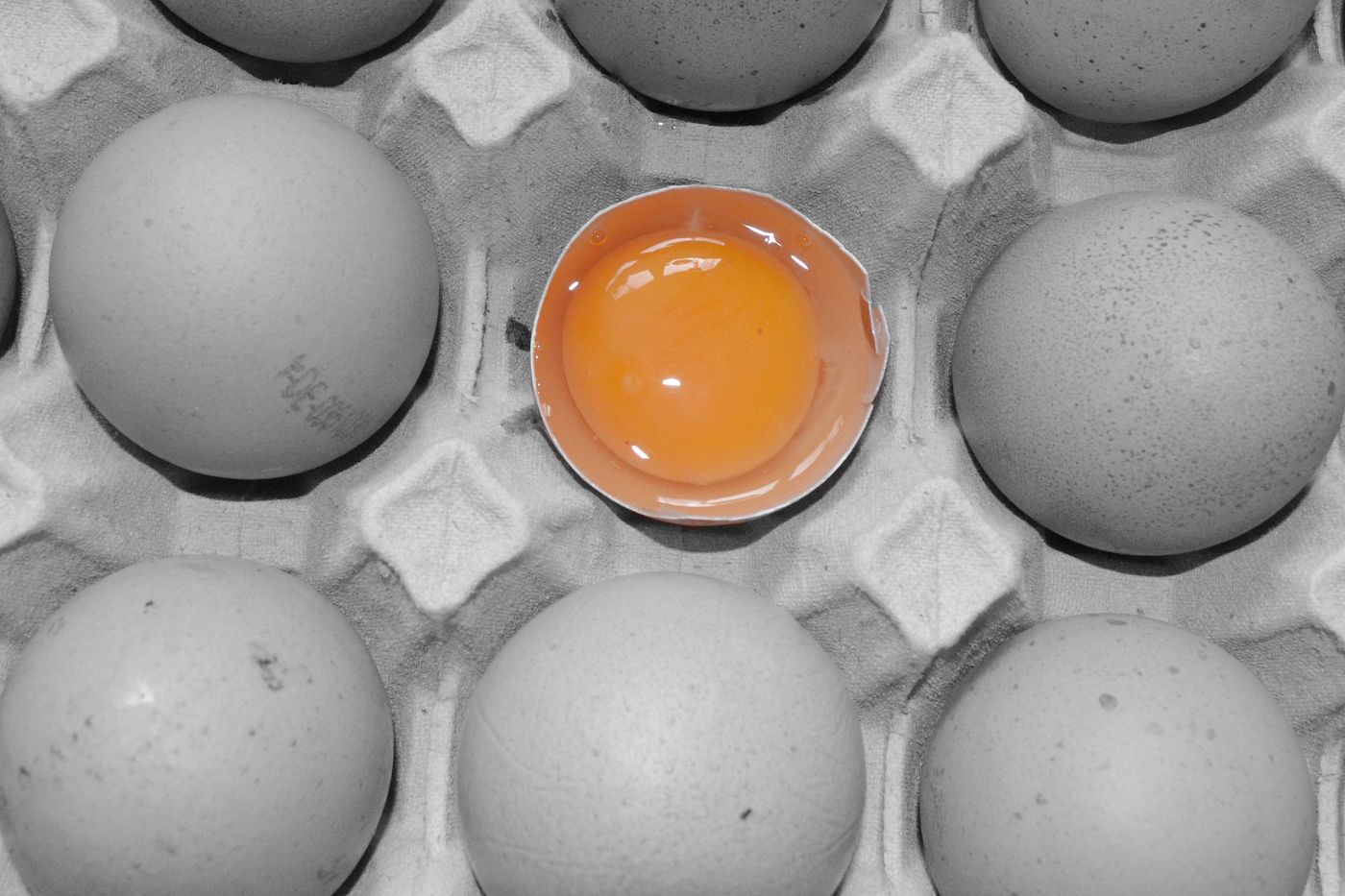 Можно ли пить сырое яйцо: эндокринолог раскрыла, в чем польза и вред такой привычки