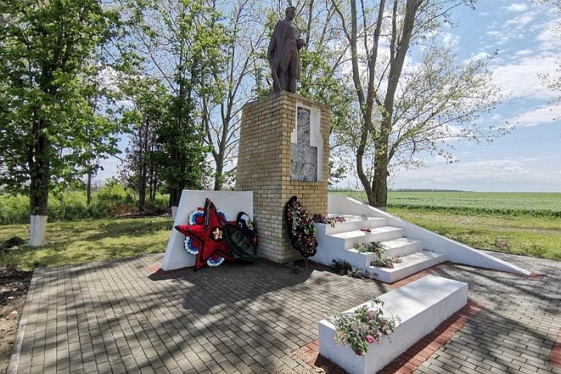 Четыре воинских захоронения реконструировали в Брюховецком районе