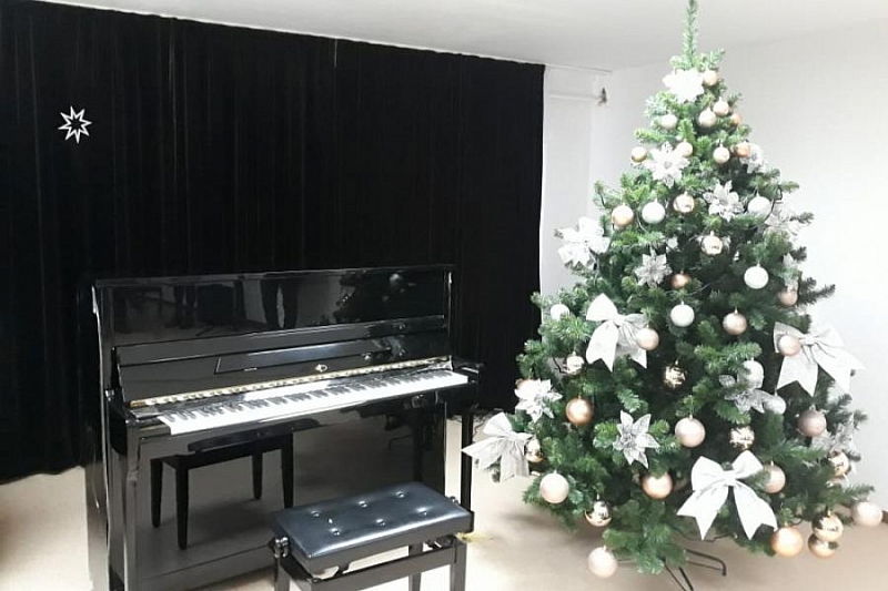 В Краснодарском крае школы искусств получили 105 новых пианино