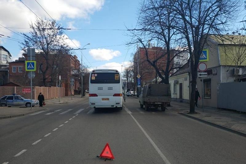 В Краснодаре водитель автобуса сбил 13-летнюю девочку на «зебре». Ребенок в тяжелом состоянии
