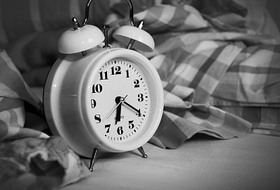Быстро в постель: недосып и алкоголь приводят к одинаковым болезням