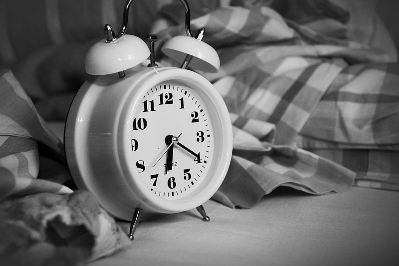 Быстро в постель: недосып и алкоголь приводят к одинаковым болезням