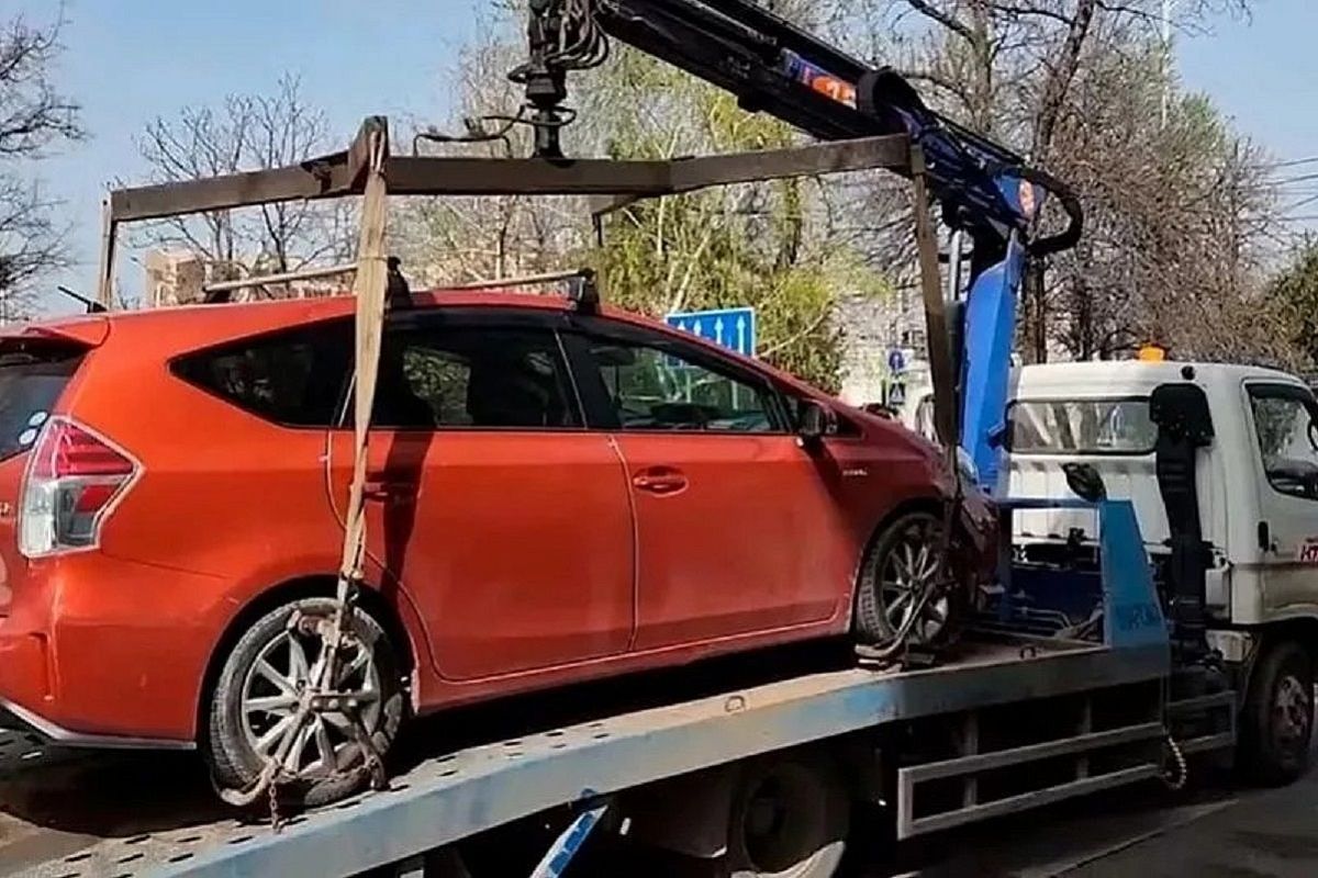 217 автомобилей отправили на штрафстоянку эвакуаторы в Краснодаре с 1 апреля