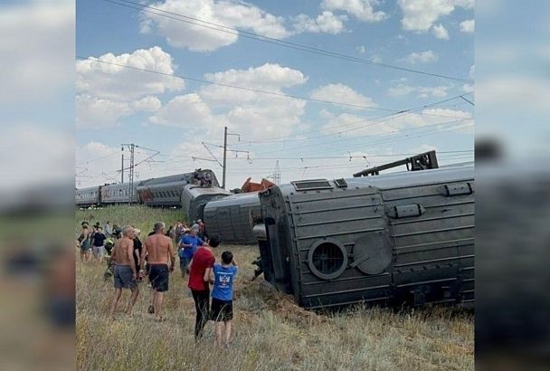 30 пострадавших после схода пассажирского поезда Казань - Адлер госпитализированы