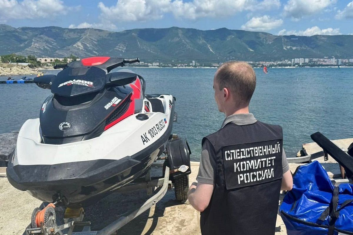 Два человека пострадали при катании на водном аттракционе в Геленджике 