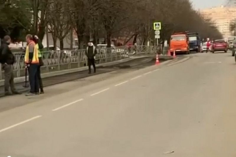 Новую дорогу на улице Гидростроителей перестилают из-за обнаруженных дефектов