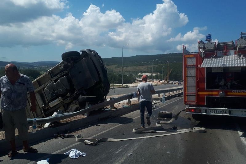 Один человек погиб и больше 20 пострадали в массовом ДТП с грузовиками в Севастополе