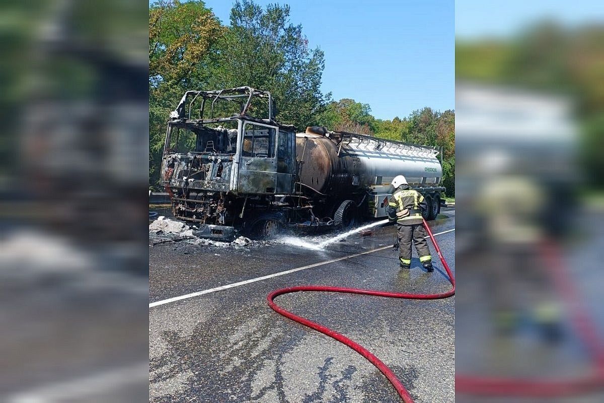 В Сочи на трассе вспыхнула фура, перевозящая авиационное топливо