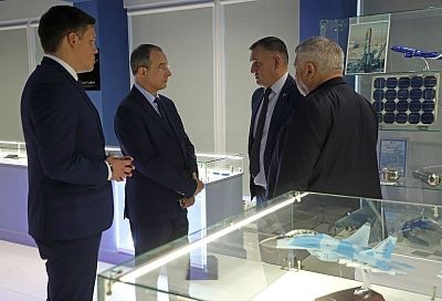 Руководитель кубанского парламента Юрий Бурлачко посетил завод «Сатурн»