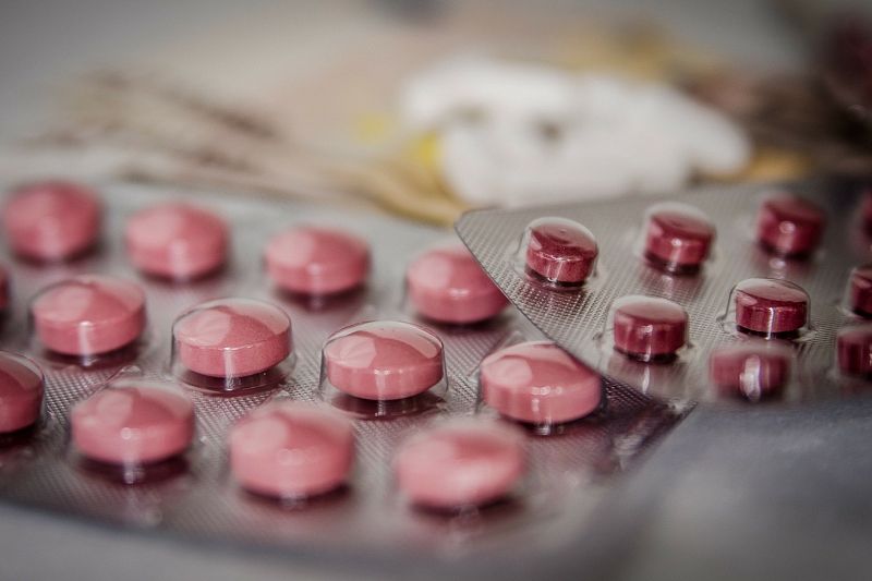 Несетевым аптекам и маркетплейсам разрешили продавать безрецептурные лекарства онлайн