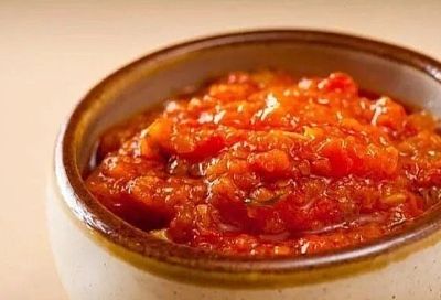 Беру овощи и в мясорубку: простой рецепт витаминной приправы без варки - вкуснее магазинных соусов