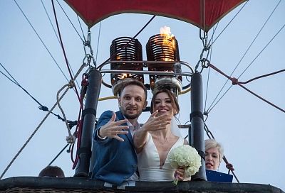Свадьба в небе: молодожены обменялись кольцами на воздушном шаре в Анапе