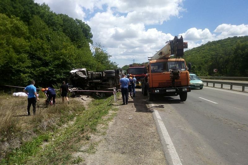 В страшной аварии на трассе под Новороссийском погибли два человека