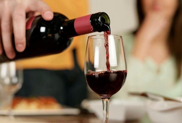 Ученые рассказали о пользе красного вина для женского организма