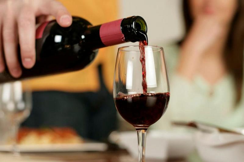Ученые рассказали о пользе красного вина для женского организма