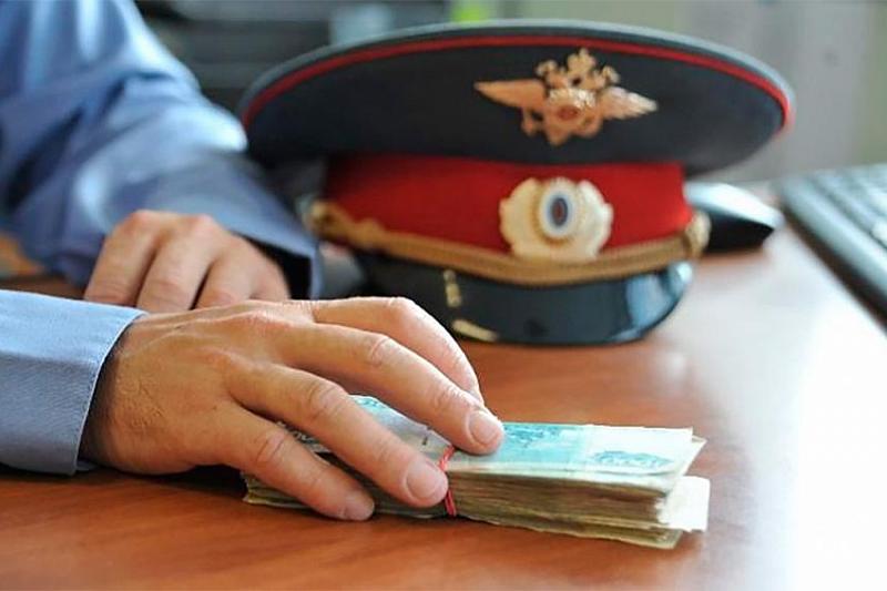 В Краснодарском крае полицейский «погорел» на взятке в полмиллиона рублей