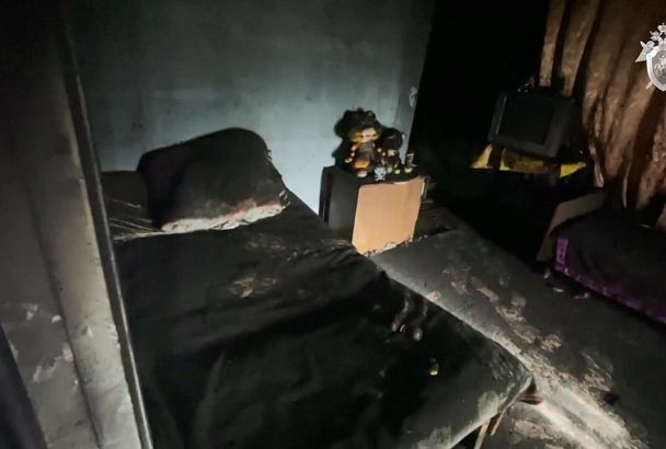 СК показал видео с места гибели двух маленьких детей во время пожара в Адыгее
