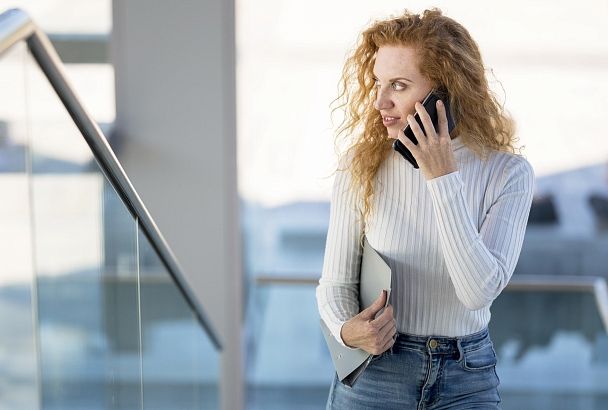 Туристы ищут альтернативный способ связи с родственниками за рубежом 