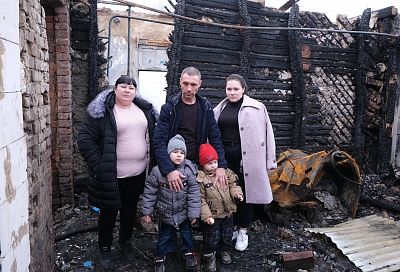 Кто виноват и что делать? В Динском районе многодетная семья из-за пожара осталась без жилья