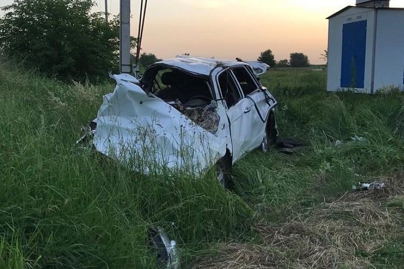 Вылетел с дороги и опрокинулся: на Кубани по вине водителя без прав погибла 16-летняя пассажирка