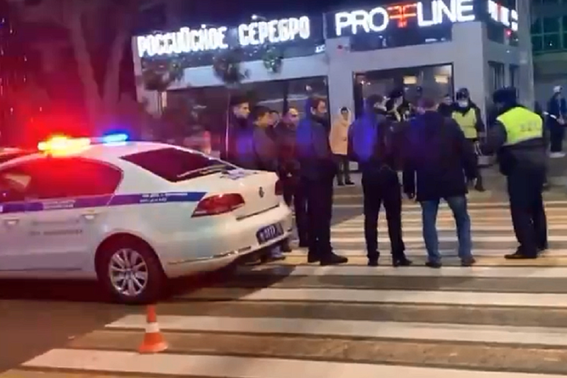 Лег на дорогу: мужчина погиб под колесами иномарки в центре Краснодара