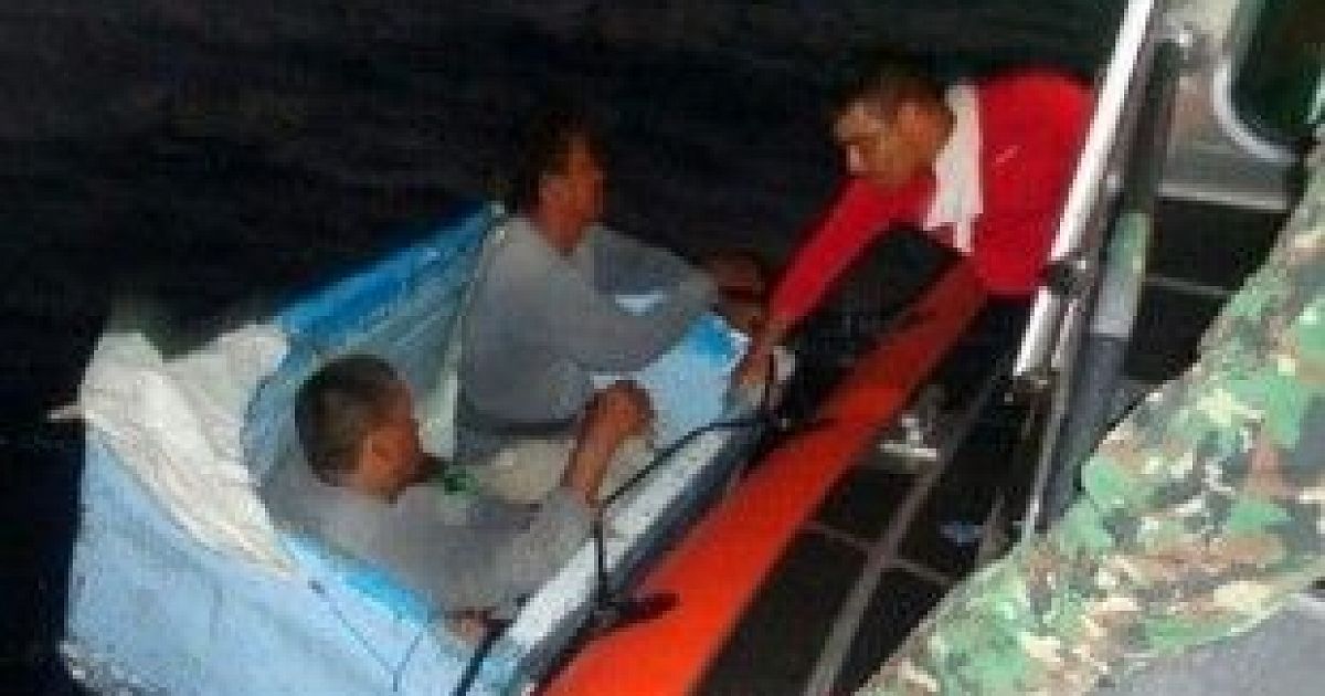 Четверо в лодке. Мексиканские рыбаки. Спасение рыбака в холодильнике. Парень в лодке выжил.