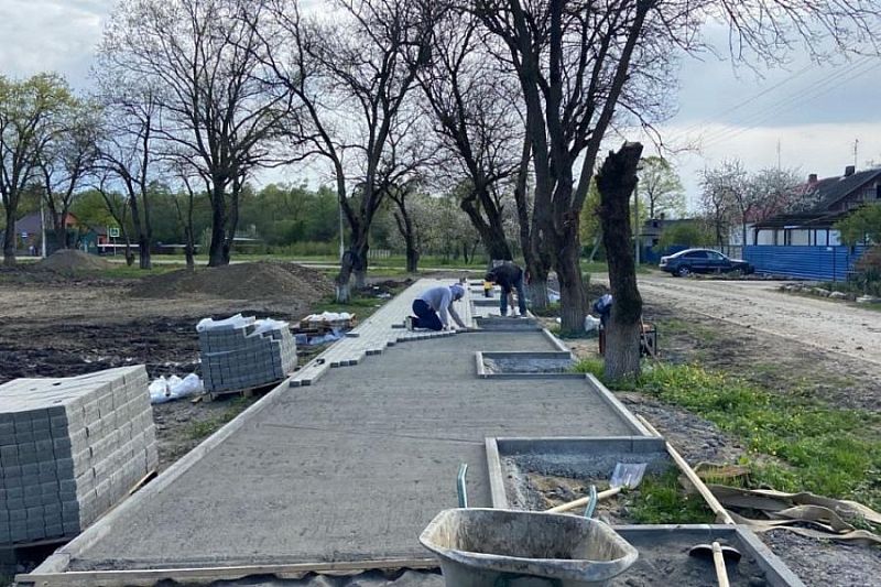 Благодаря нацпроекту в Белореченском районе благоустраивают парк