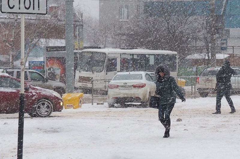 Мороз, снег и гололед: в Краснодаре ввели режим повышенной готовности