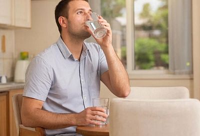 Мой сосед восстановил здоровье печени после 70 лет, следуя рекомендациям китайского доктора: просто выпивал  стакан воды каждое утро ровно в 7 часов