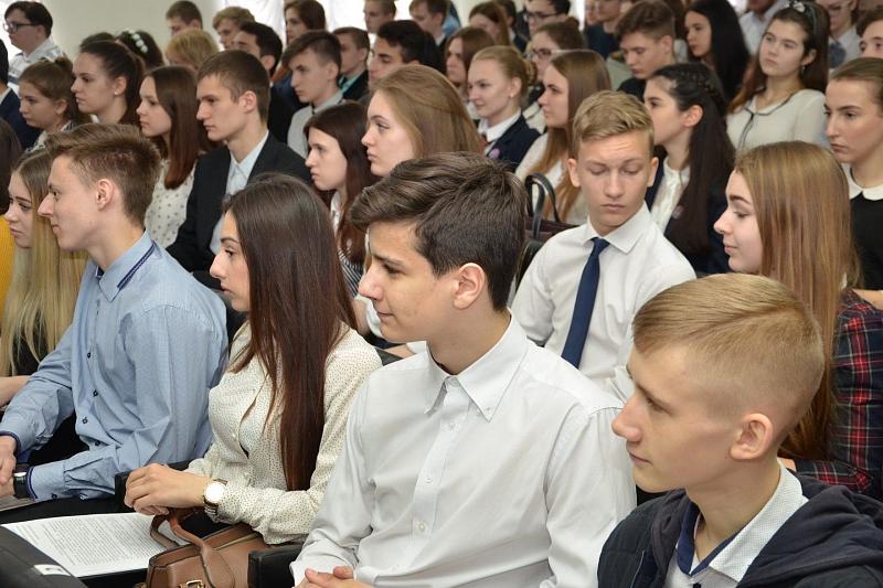 Молодые россияне работе в госструктурах предпочитают фриланс 