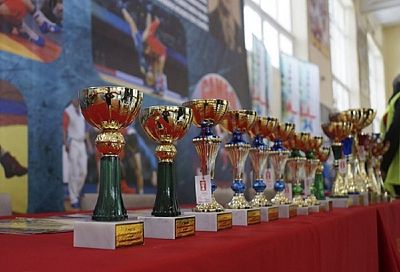Чемпионат Южного военного округа по самбо стартовал в Армавире