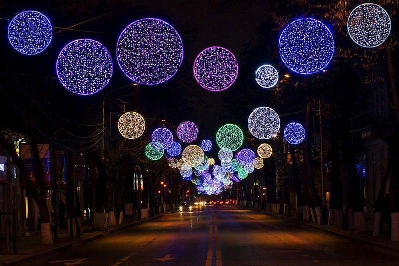 В Краснодаре по улице Красной стартовал ремонт декоративного освещения