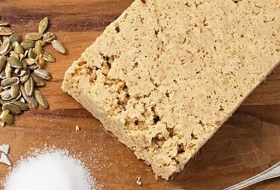 Домашняя халва из семечек: взбиваем белок с сиропом, и получается нежная, рассыпчатая без масла